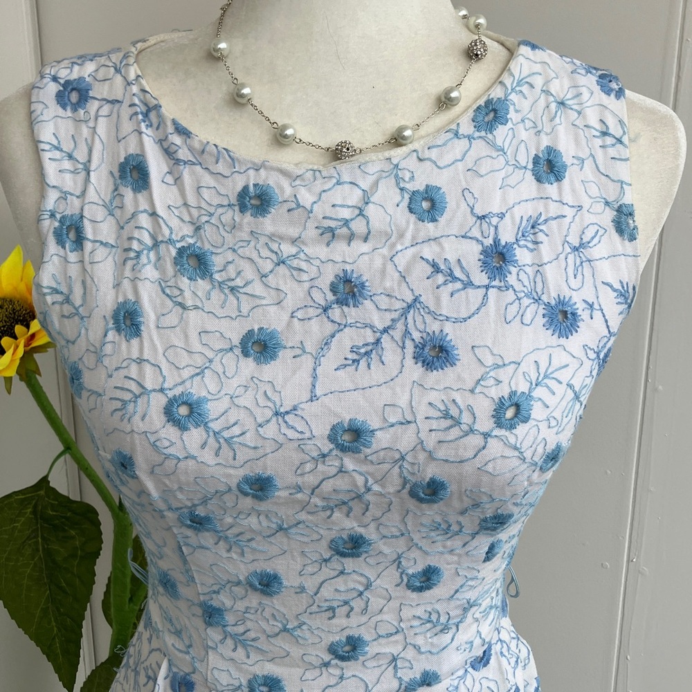 Vintage 60s Blue and White Eyelet Lace Floral Bodycon Sleeveless Mini Dress - Picture 2 of 13